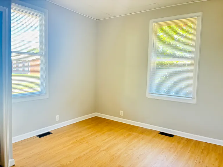 419 N Broad St — Photo 12