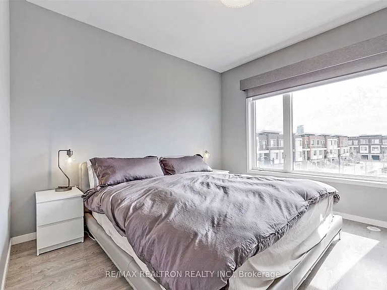 76 Genuine Ln — Photo 23