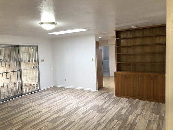5th image of 601 S Plains Park Dr