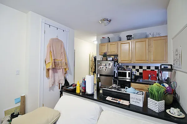 Rented by Julianna Realty Corp | media 9