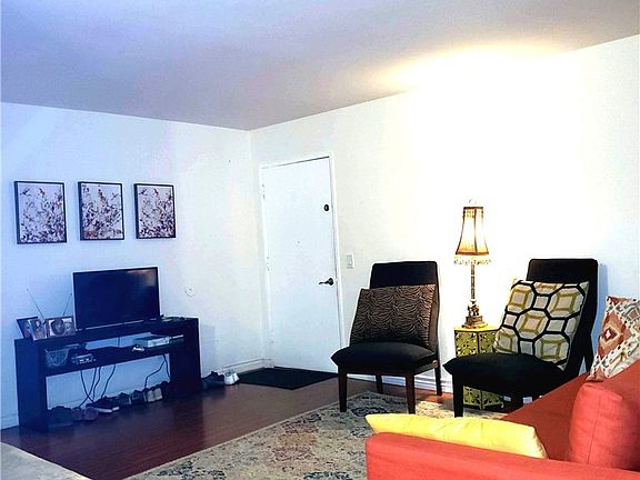 2nd image of 18350 Hatteras St APT 111