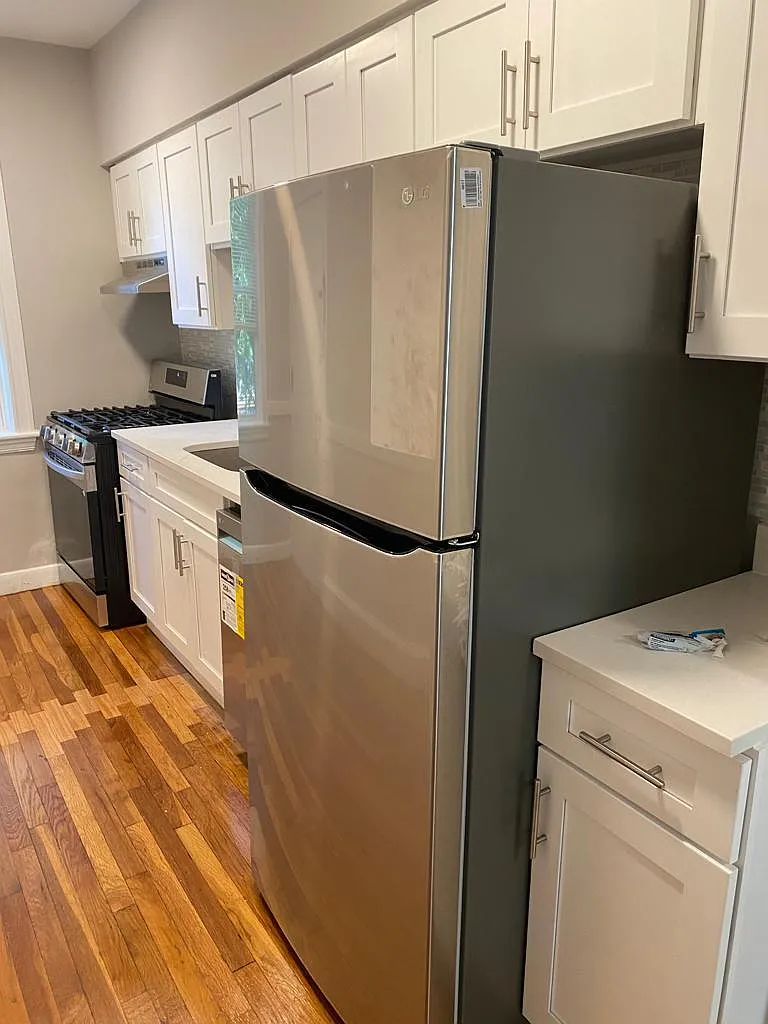 2 bed, 639 sqft, $3,050 — Photo 1
