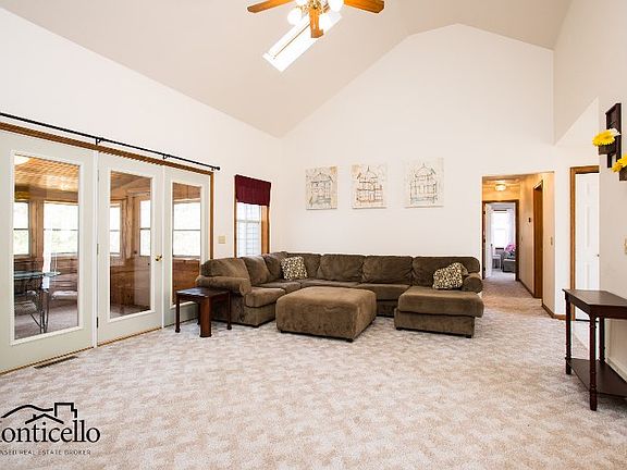 3rd image of 9 Pineview Dr