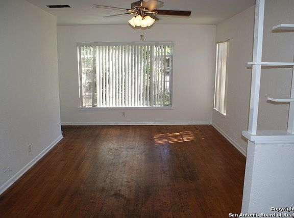 3rd image of 631 Sumner Dr