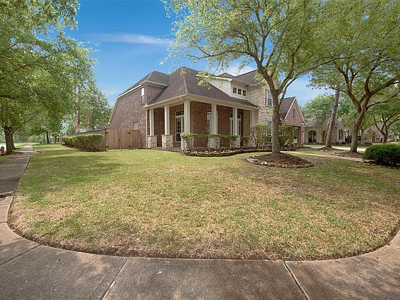2nd image of 2901 Burr Oak Dr