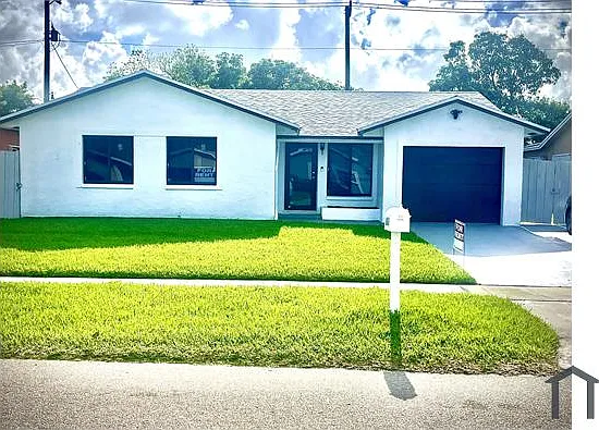 1943 NW 5th Way — Photo 1