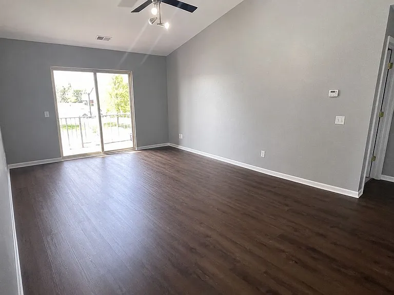519 Addington Ln — Photo 10