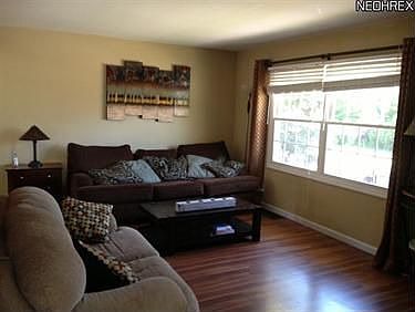 3rd image of 191 The Brooklands Ave