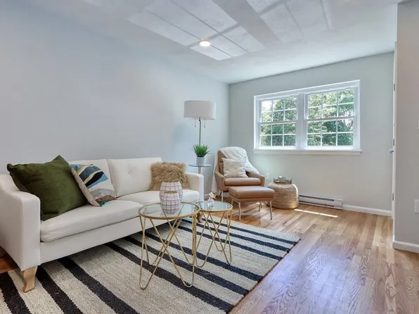 409 Washington St Unit 1, Westwood, MA 02090