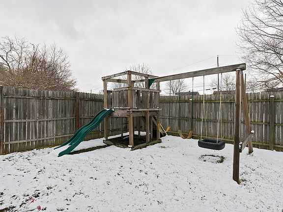 4th image of 315 Vernis Pl