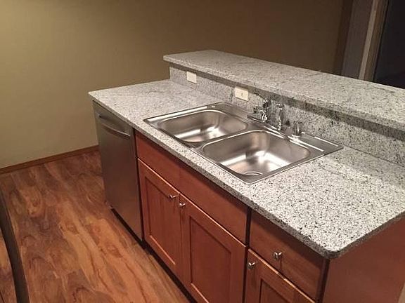 Kitchen Island/Sink/Bar Area