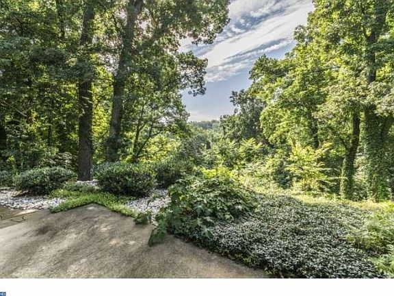 5th image of 360 Harshaw Dr