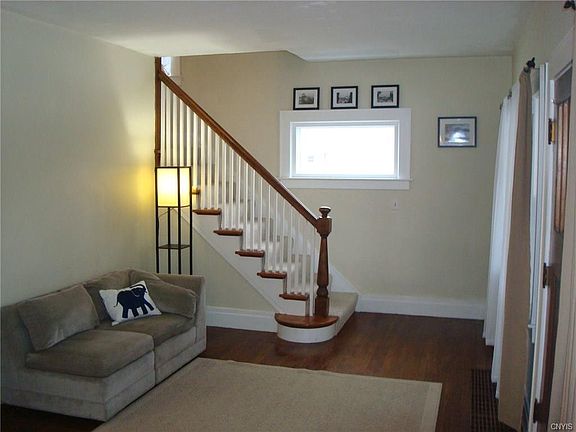 3rd image of 211 Male Ave