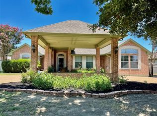 404 Northgate Dr, Waxahachie, TX 75165