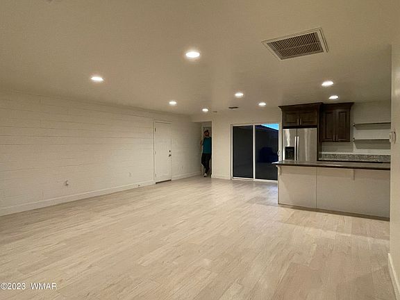 4th image of 1320 Skyline Dr