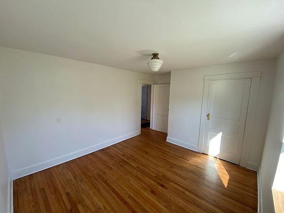 5th image of 223 Amelia St