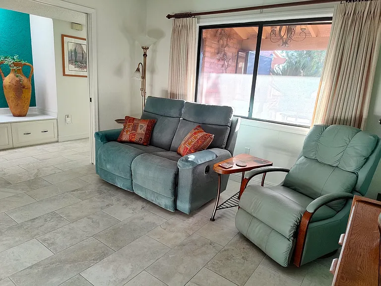897 W Desert Hills Dr — Photo 18