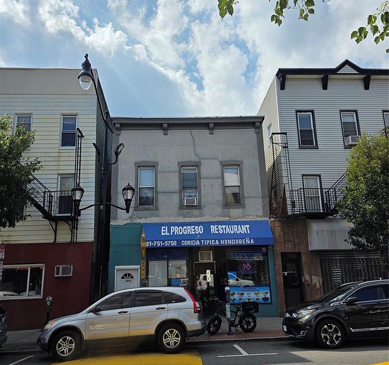 1st image of 1309 Summit Ave