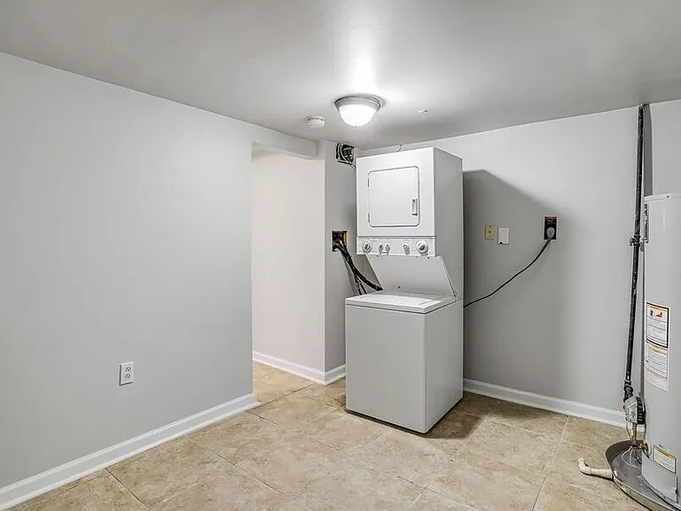 306 R St NW — Photo 32