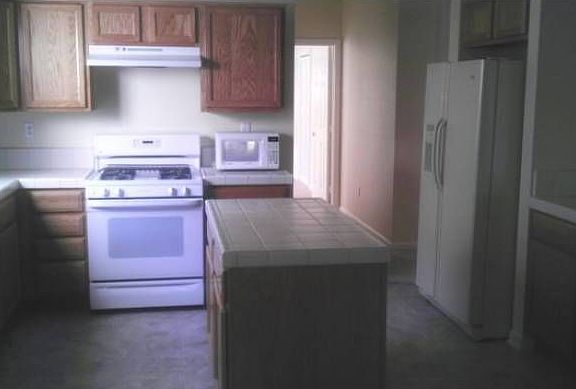 Expansive Kitchen with Is