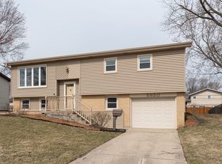 5650 Victoria Dr, Oak Forest, IL 60452