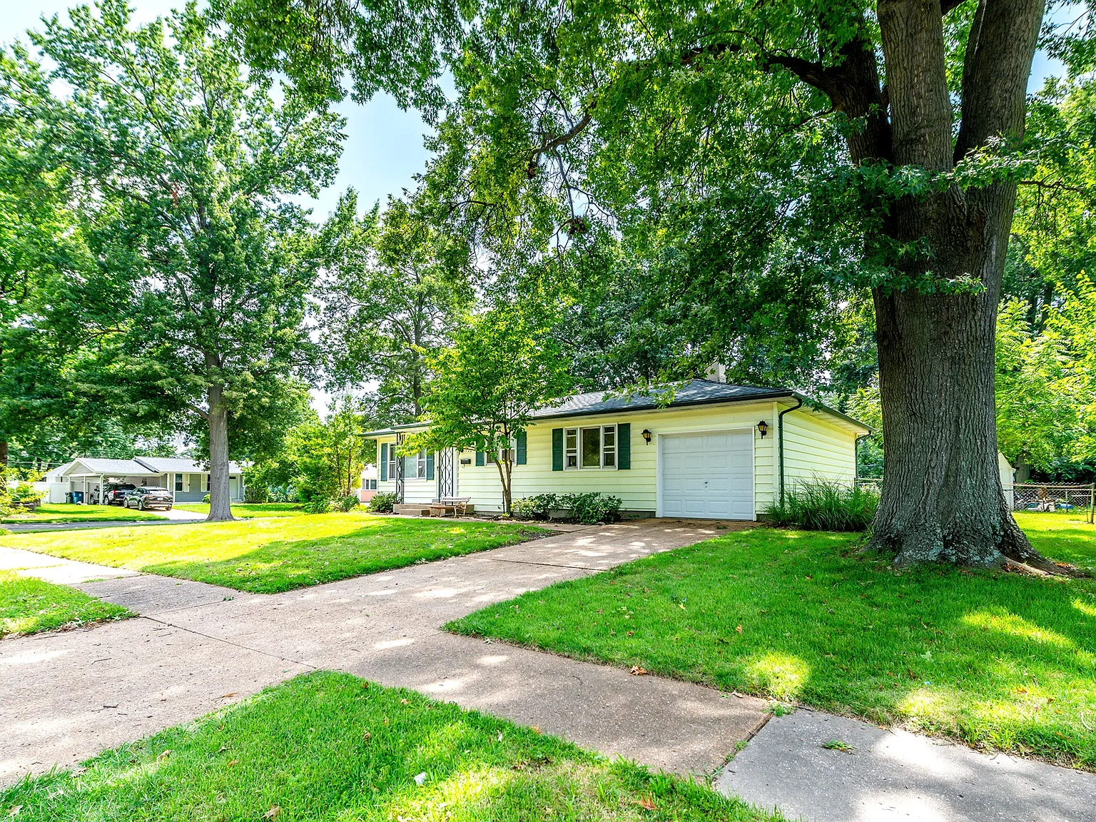 3 bed, 1.5 bath, 962 sqft, $1,450 — Photo 3
