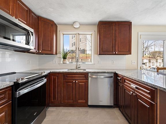 5th image of 19 Eagan Pl Unit 19