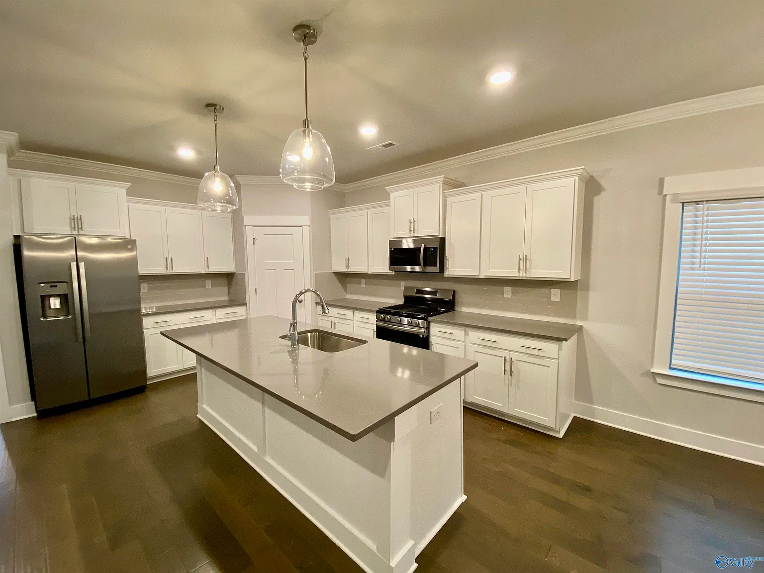 4 bed, 3.0 bath, 2503 sqft, $1,995 — Photo 3