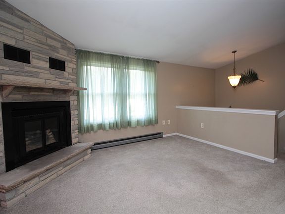 3rd image of 851 Nowlan Rd