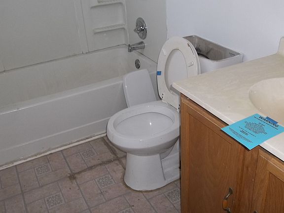 5th image of 415 Jefferson St