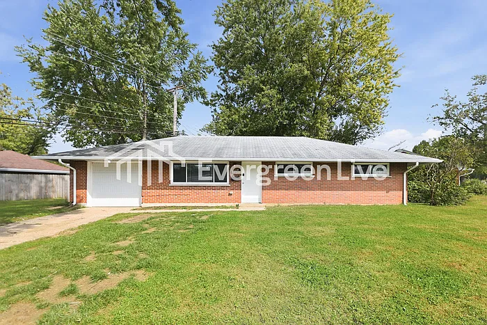 3 bed, 1.0 bath, 1040 sqft, $1,545 — Photo 1