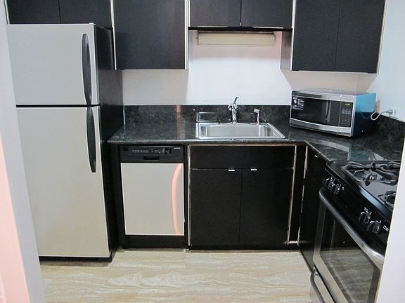 4th image of 1960 N Lincoln Park W APT 602