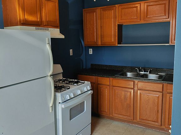 3rd image of 104 S Tecumseh St #3