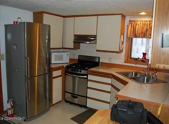 4th image of 576 Hilltop Ave