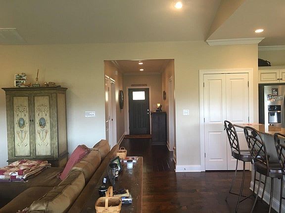 4th image of 1041 Lauderdale Dr