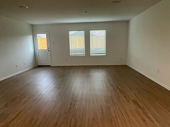4th image of 1136 Ashwood Dr