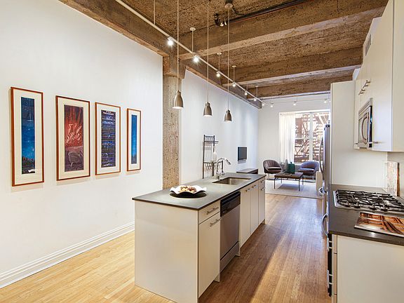 4th image of 419 W 55th St #202