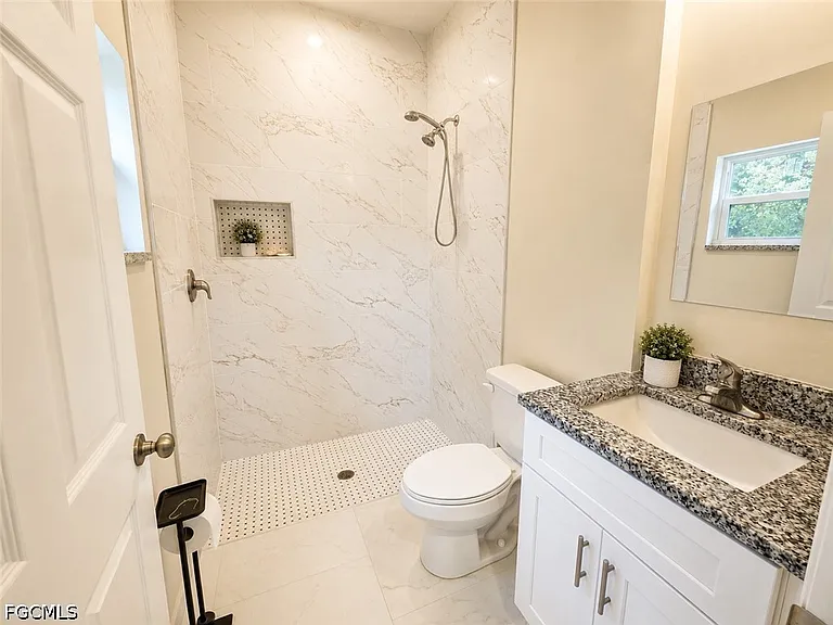 2617 Queen Dr — Photo 5
