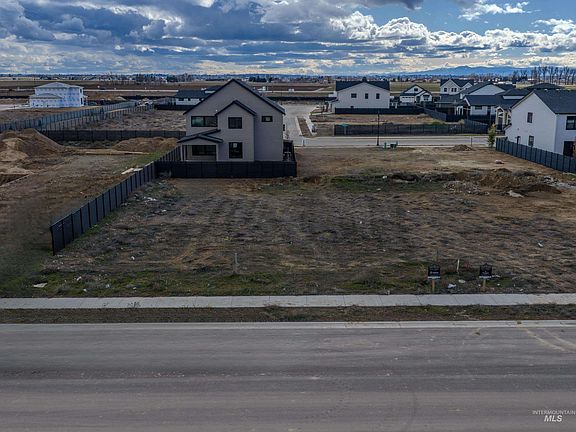 3rd image of 7579 W Lookout View St