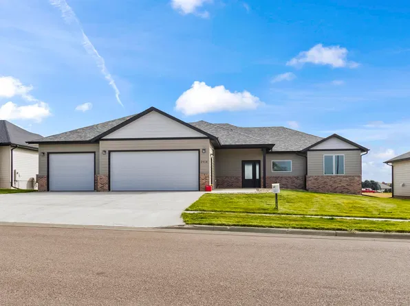 2918 Wedgewood Dr, Yankton, SD 57078