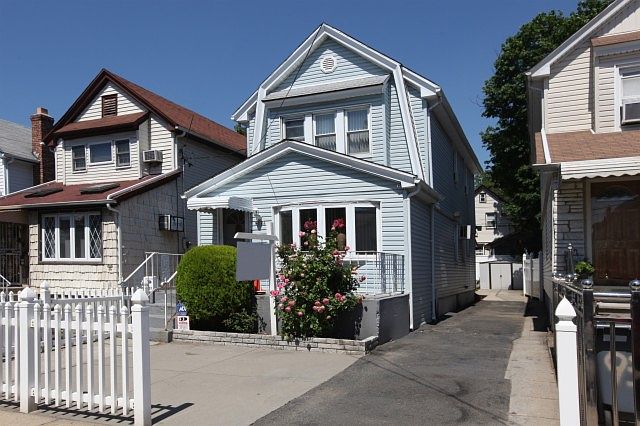 1st image of 9321 214th Pl