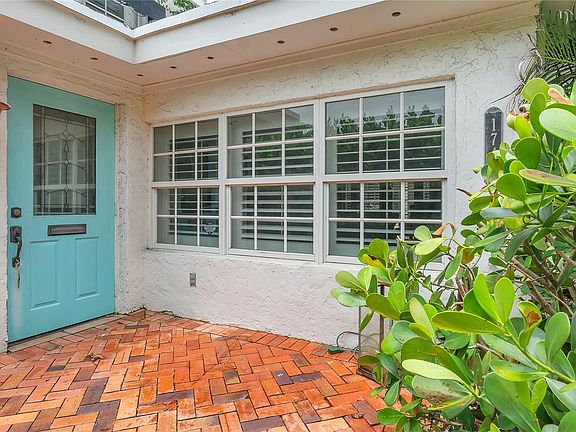2nd image of 1745 NE 18th Street