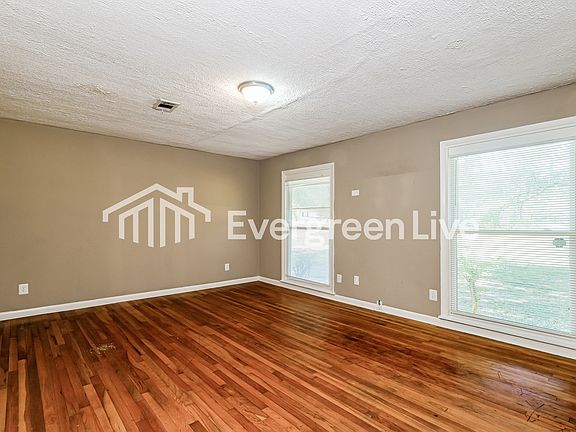 3rd image of 1138 Adkins Blvd
