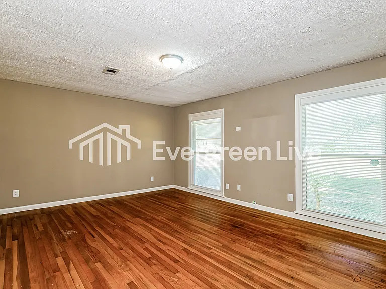 1138 Adkins Blvd — Photo 3