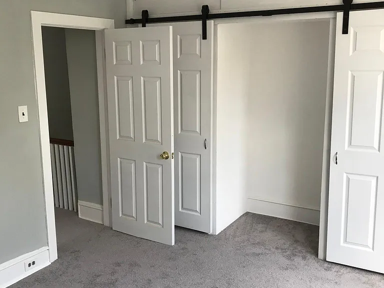 323 Brighton Ter — Photo 10