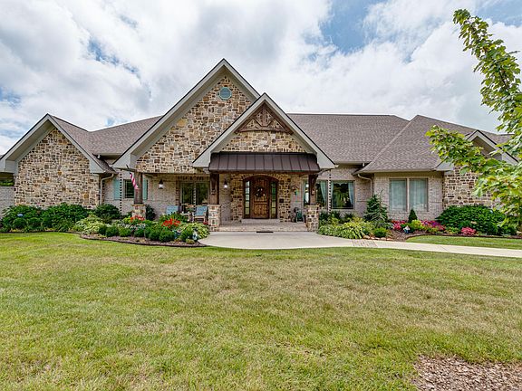 3rd image of 1572 River Bluffs Dr