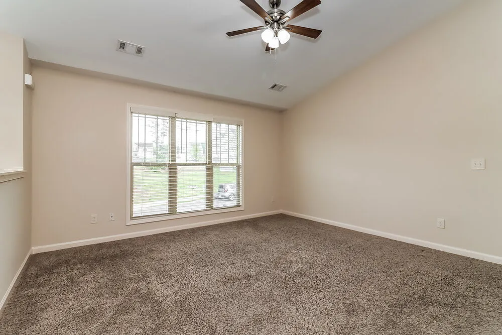 5 bed, 3.0 bath, 2070 sqft, $2,075 — Photo 4