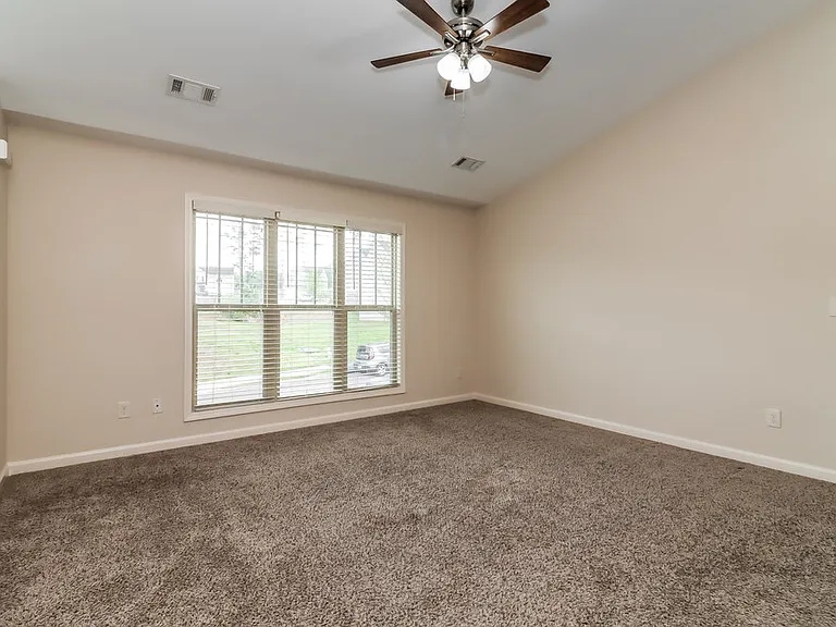 202 Comet Ct — Photo 4