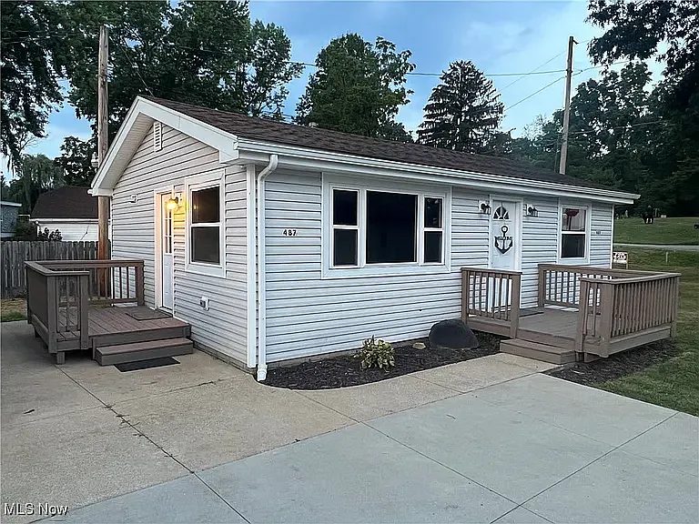 487 W Willowview Dr — Photo 3