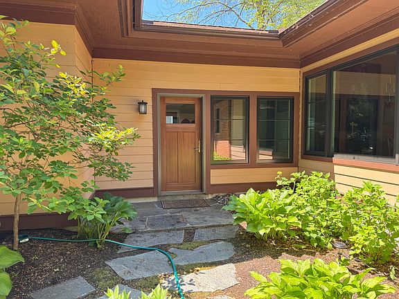 3rd image of 3304 Lakeshore Dr